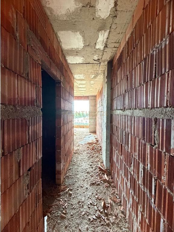 STUDIA ME NJE CMIM OKAZION 1100m² në Qerret 39,600 € TOTALE