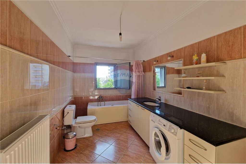 Apartament Ekskluziv 3+1+2 + Verandë në Shitje