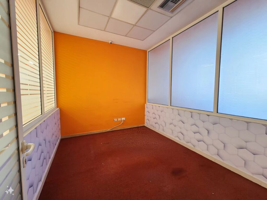 Office 440m for Rent near Delijorgjit