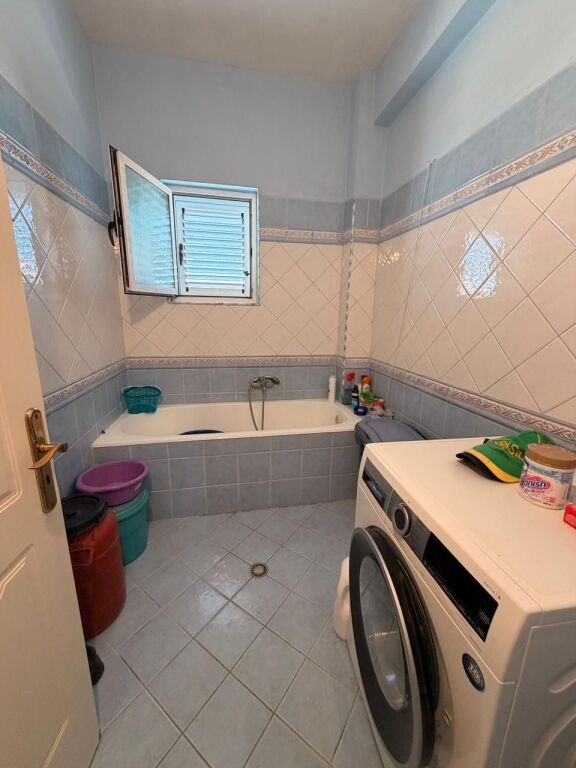 Villa su 3 Piani in Vendita – 2° Piano Abitabile, Strada Secondaria Spiaggia, Durrës