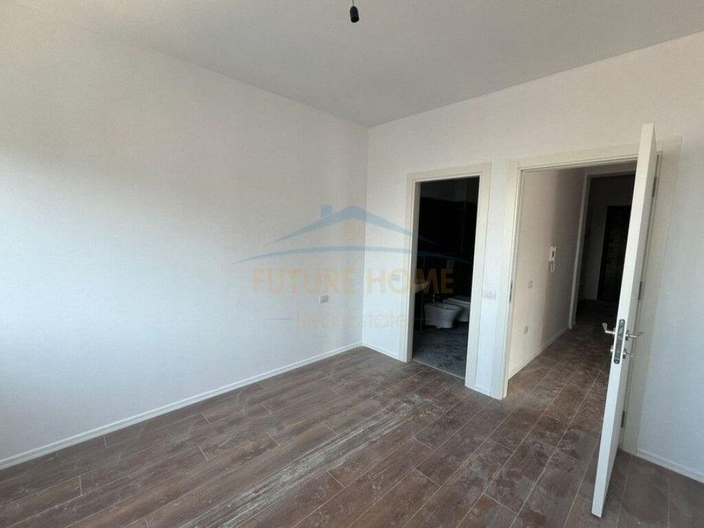 Shitet, Apartament 2+1+2+ Post Parkim, Rruga Sadik Petrela, Kompleksi ASL 2