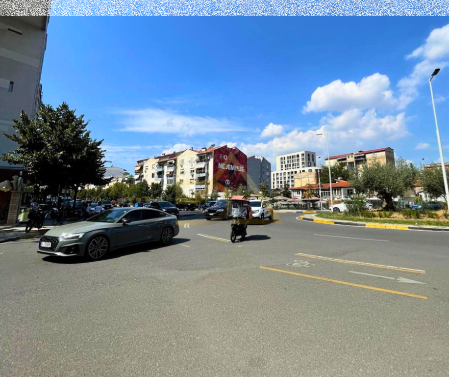 Business Premises for Sale – Commune of Paris, Tirana