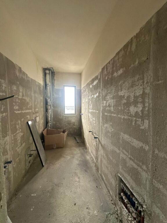 Shitet Apartament 2+1+2