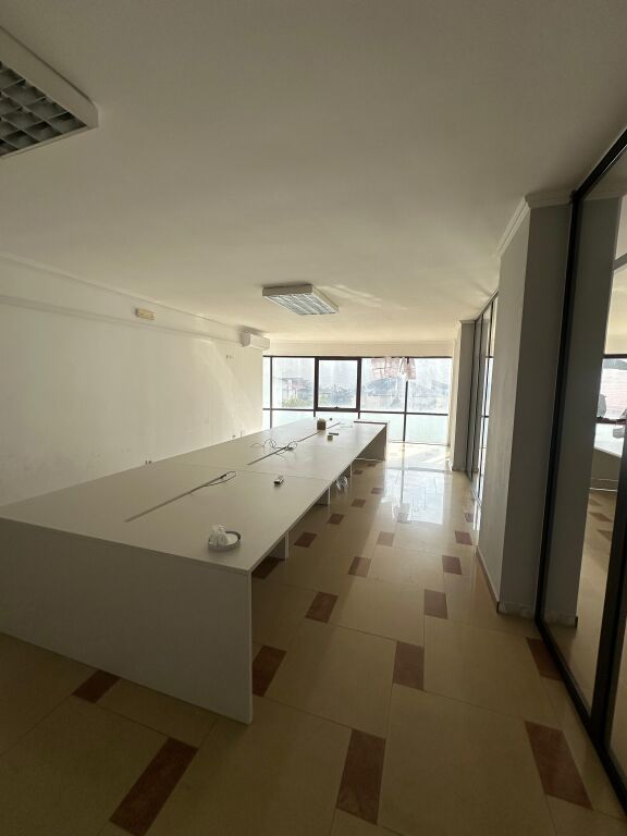 Jepet me Qera Ambjent Biznesi – Ideal për Call Center ne Qender te Durresit