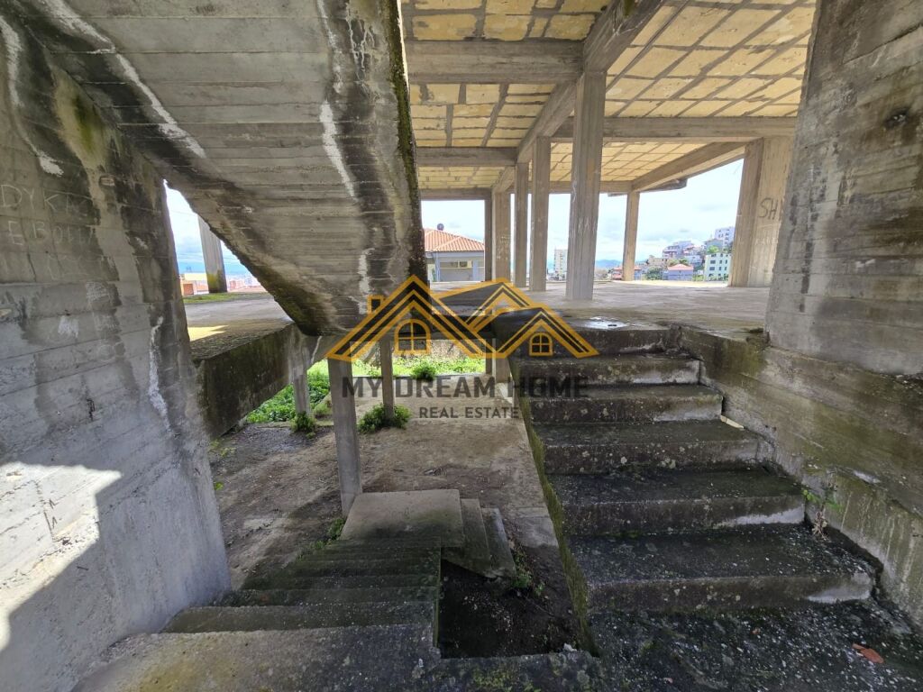 VENDESI IN VENDITA KARABINAR VICINO A VILA ZOGUT