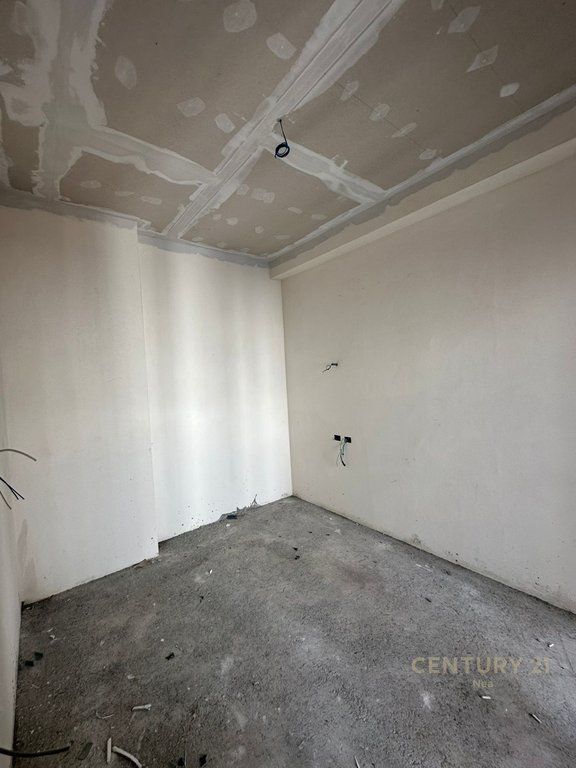 Appartamento 1+1 in vendita in via Kavajes!