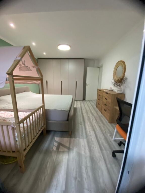 Appartamento 2+1 con 2 balconi in vendita in seconda fila sul mare