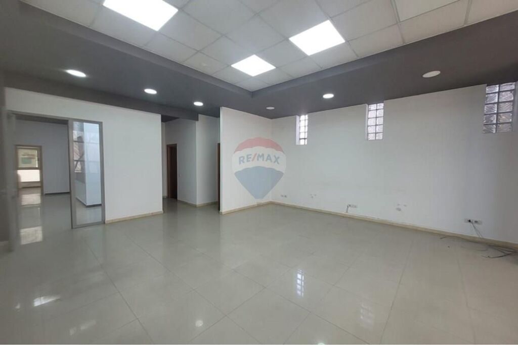 🏢 Ufficio in affitto 140 m² – Via Myslym Shyri (Islam Alla)
