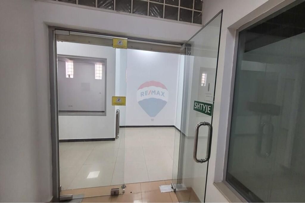 🏢 Ufficio in affitto 140 m² – Via Myslym Shyri (Islam Alla)