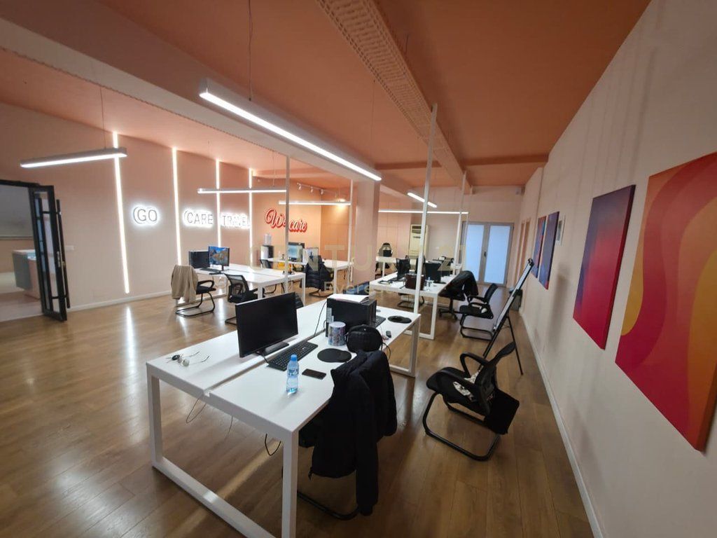 COMUNE DI PARIGI, UFFICIO IN AFFITTO