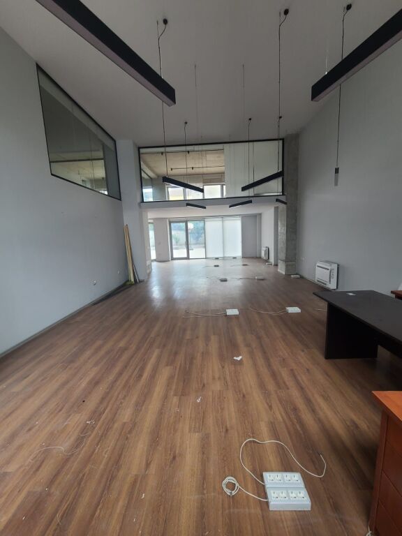 OFFICE FOR RENT 220M2 CENTER