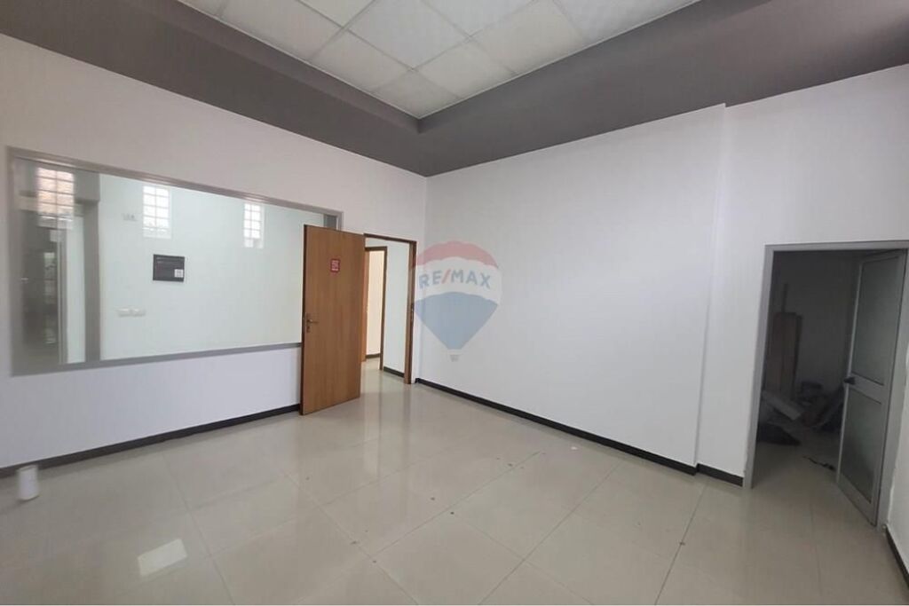 🏢 Ufficio in affitto 140 m² – Via Myslym Shyri (Islam Alla)