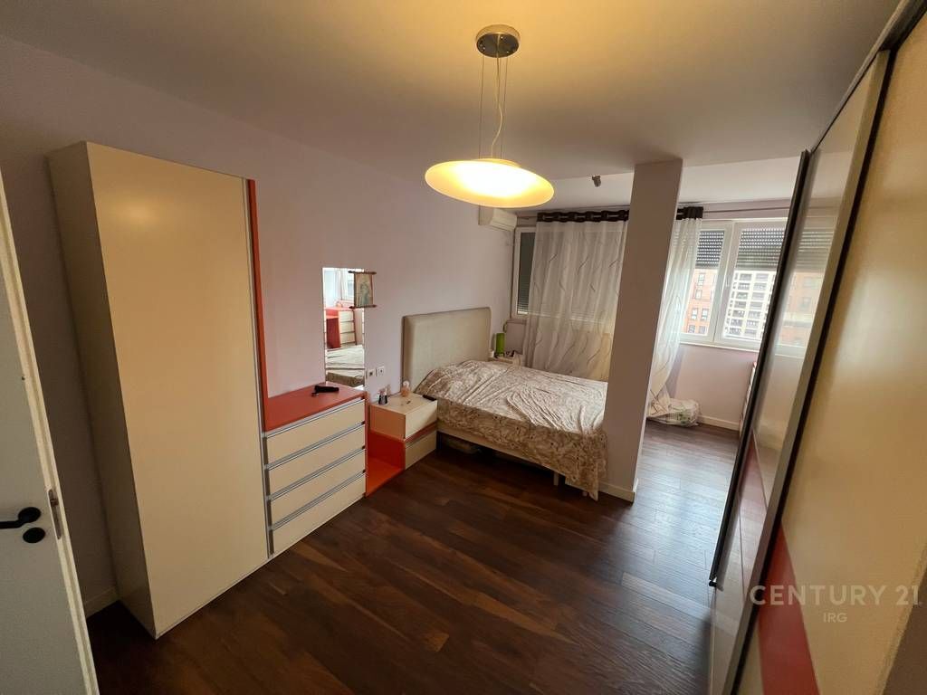 Shitet Apartament 2+1+2 te Selvia – Pallat i Ri me Ashensor