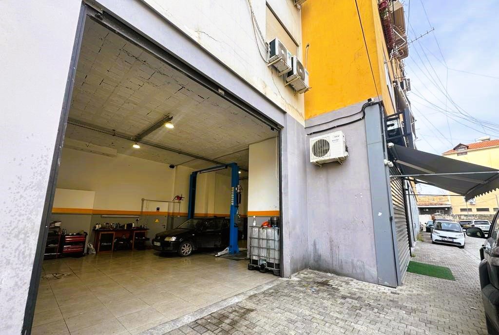 OFFRIAMO IN AFFITTO AMBIENTE AL PIANO TERRA IN VIA SIRI KODRA!