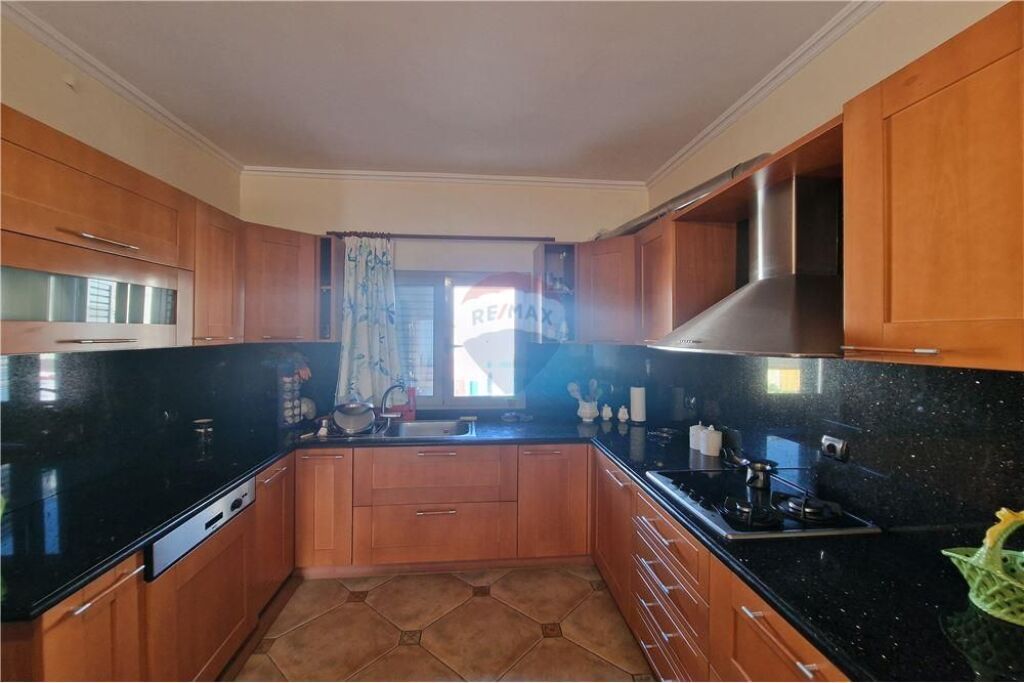 Apartament Ekskluziv 3+1+2 + Verandë në Shitje