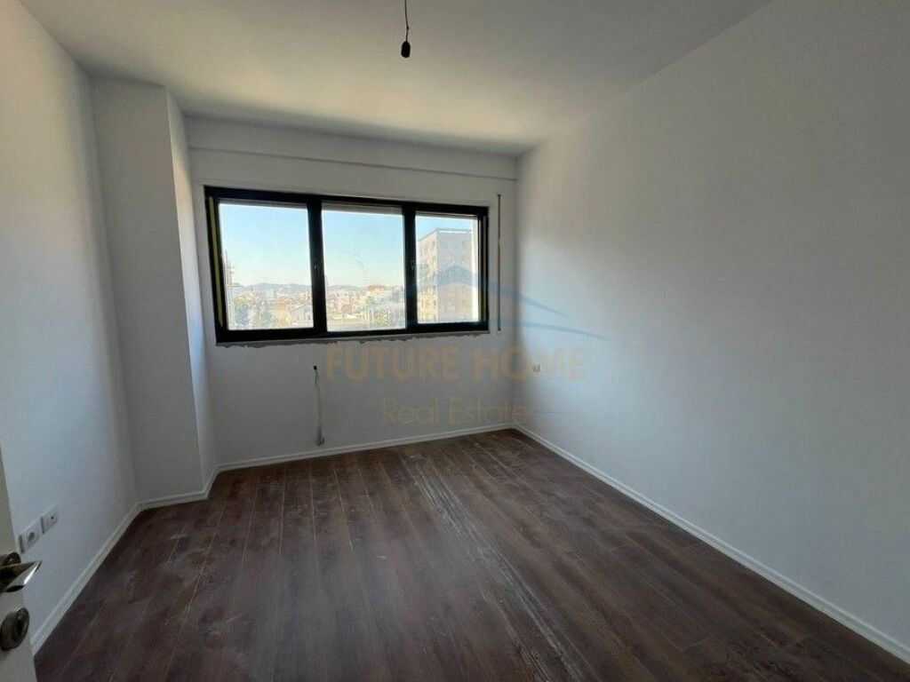 Shitet, Apartament 2+1+2+ Post Parkim, Rruga Sadik Petrela, Kompleksi ASL 2