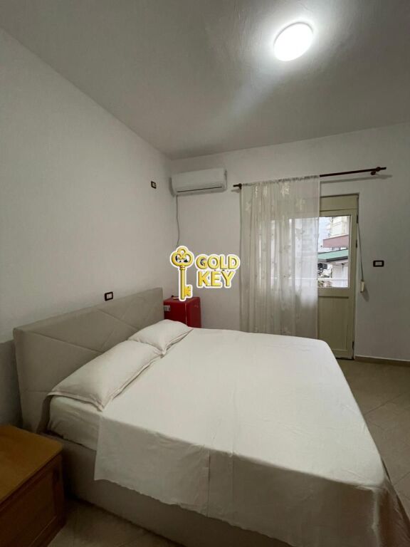 🏡 APARTAMENT ME QERA 2+1 + 2 BANJO – Pranë Vivas Hotel, Plazh Durrës