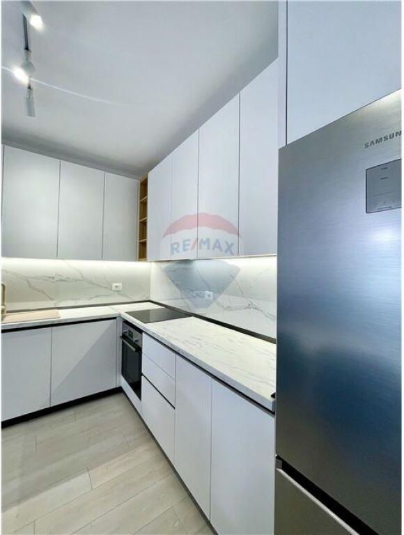 Super apartament 2+1 per qira tek Petro Nini