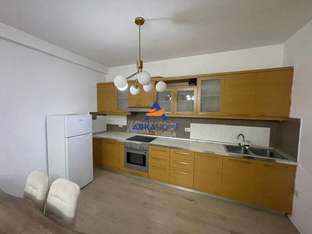 JEPET APARTAMENT ME QERA 2+1+BALLKON "ASTIR, AFER JATA MARKET" 500 EURO