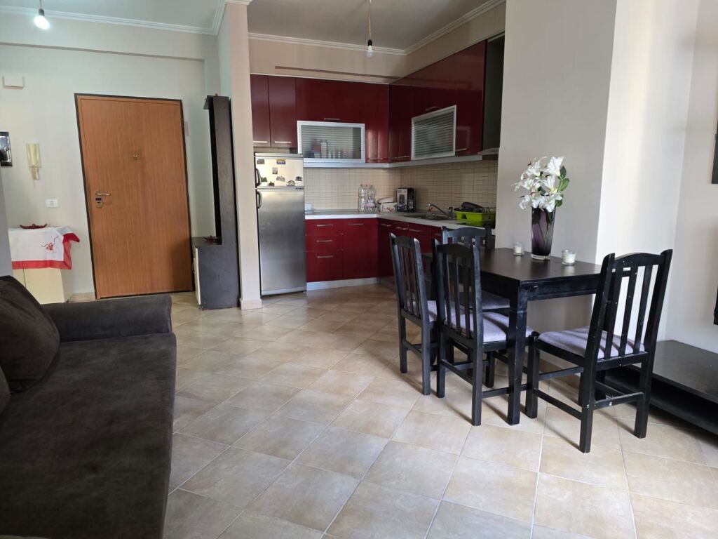 Jepet me qera apartament 2+1 Komun Paris