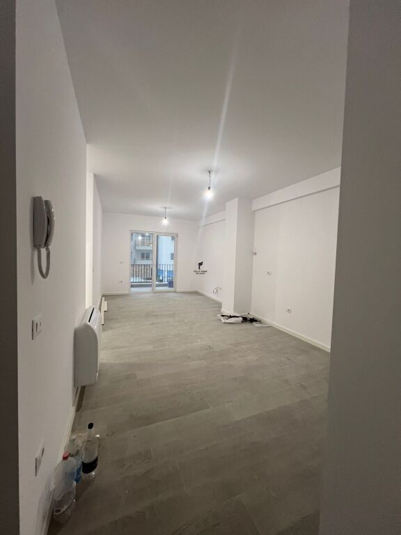 UFFICIO IN AFFITTO 113 M2 LAPRAKE 70.000 LEKE FH-66220