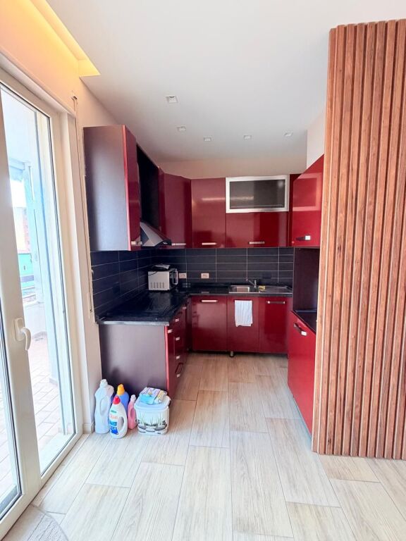 AFFITTASI APPARTAMENTO 2+1 VICINO ALL'UFFICIO POSTALE, DURRES