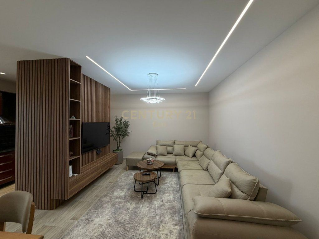 Appartamento 2+1 in affitto nel centro di Durazzo, vicino alla posta!