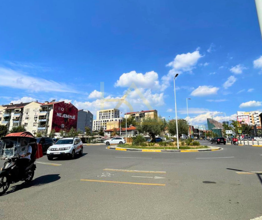 Business Premises for Sale – Commune of Paris, Tirana