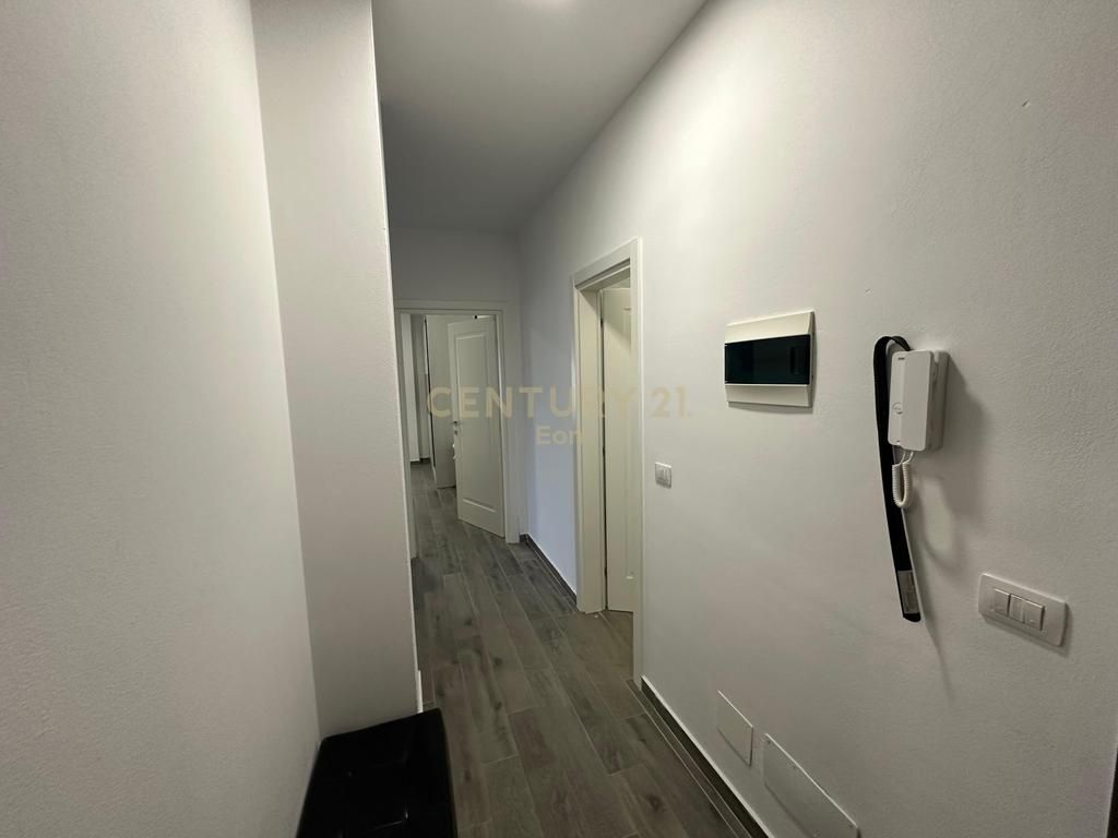 Appartamento 2+1+2 e posto auto in affitto a Vollga, Durrës!