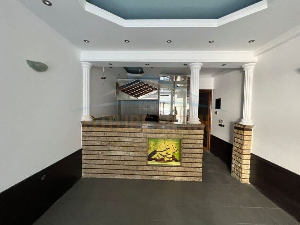 Shitet, Ambjent Biznesi, Rruga "Dritan Hoxha", Tiranë