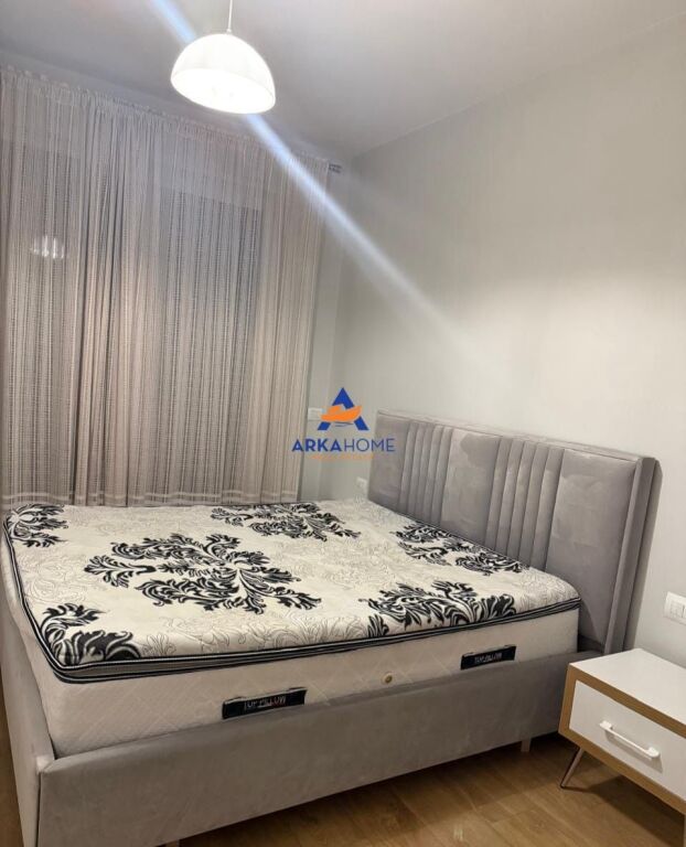 JEPET APARTAMENT ME QERA 2+1+BALLKON "RRUGA STAVRI THEMELI , AFER ME GLOBE, RRUGA KAVAJES" 65000 LEKE
