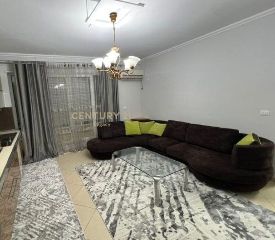 Shitet Apartament 2+1+depo