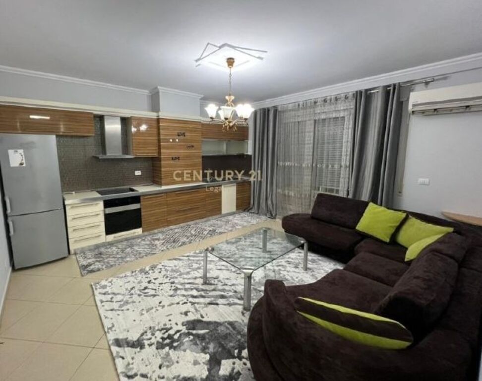 Shitet Apartament 2+1+depo