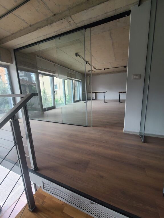 OFFICE FOR RENT 220M2 CENTER