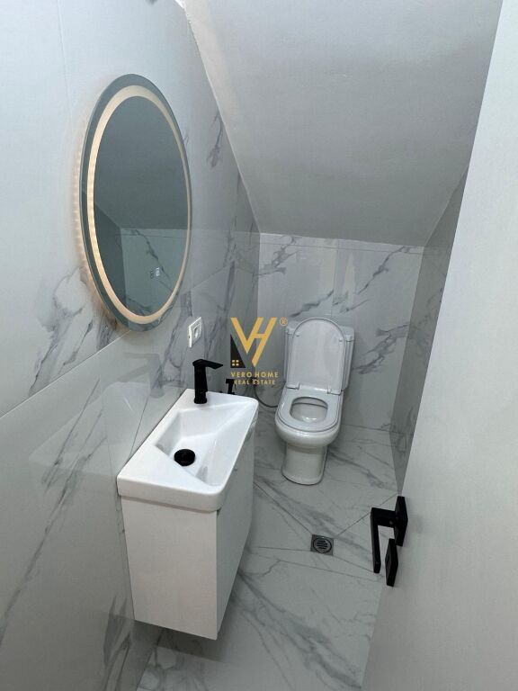 SHOP FOR RENT 40 M2 ON DURRESIT STREET 50,000 LEKE