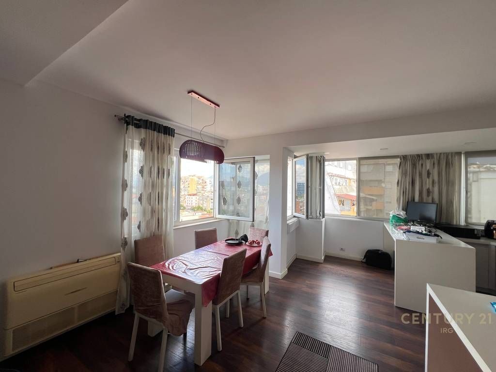 Shitet Apartament 2+1+2 te Selvia – Pallat i Ri me Ashensor