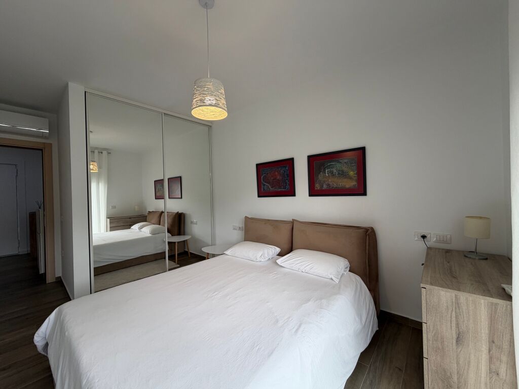 Jepet me qera vilë 3+1+oborr+garazhd në Rezidence Private në Mullet