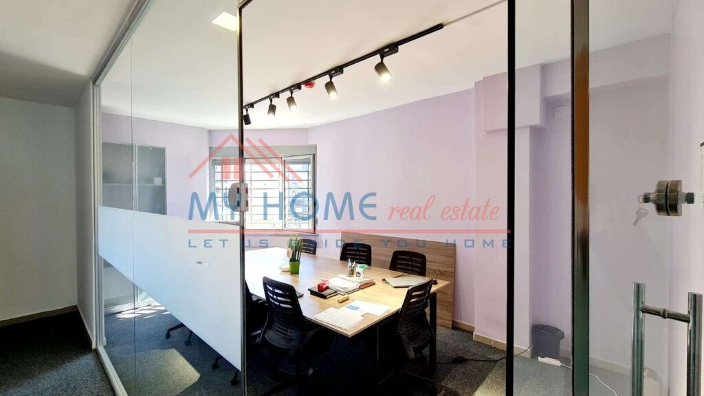 Ambient Komercial tek  Selvia, Kompleksi Halili ne Tirane