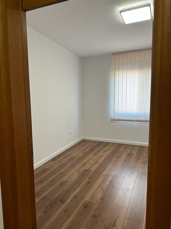 LOCALE COMMERCIALE IN AFFITTO IN CENTRO, DURRES!