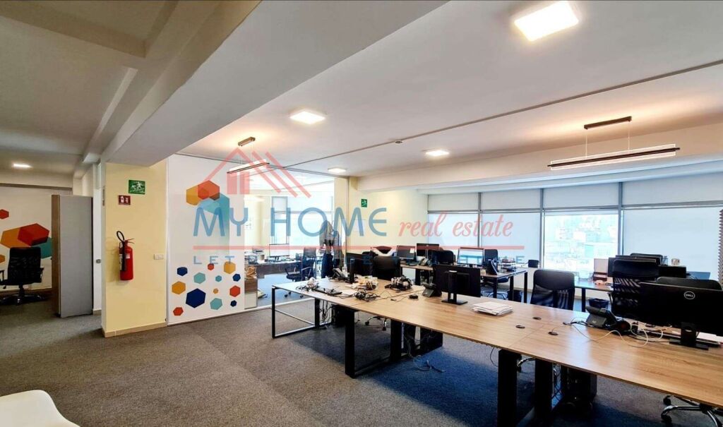 Ambient Komercial tek  Selvia, Kompleksi Halili ne Tirane