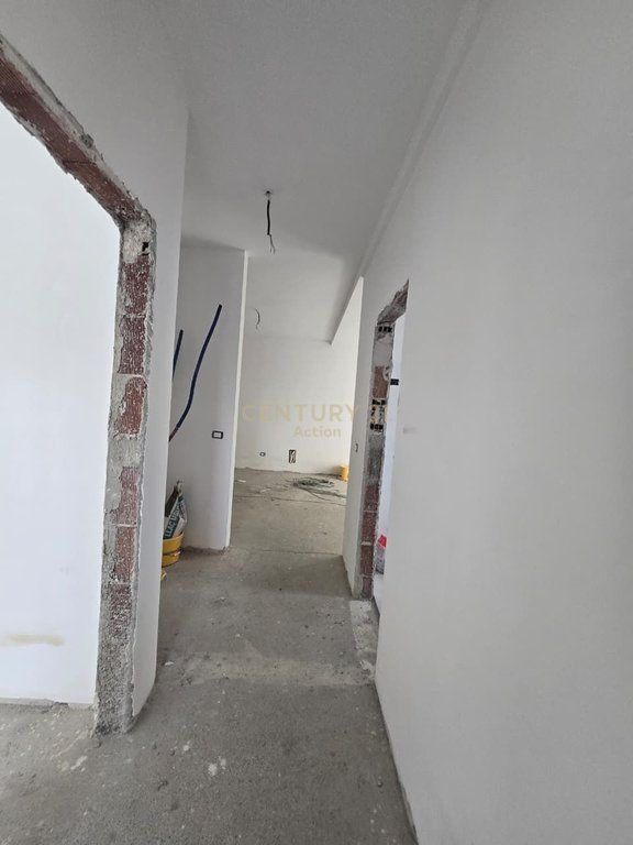 Klering!!!Shesim apartament 3+1+2 ne Dajt!