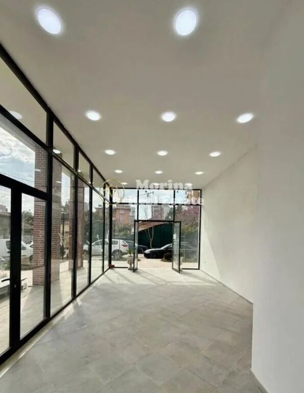 Rent | Business Premises | Pazari i Ri | 700 €/month
