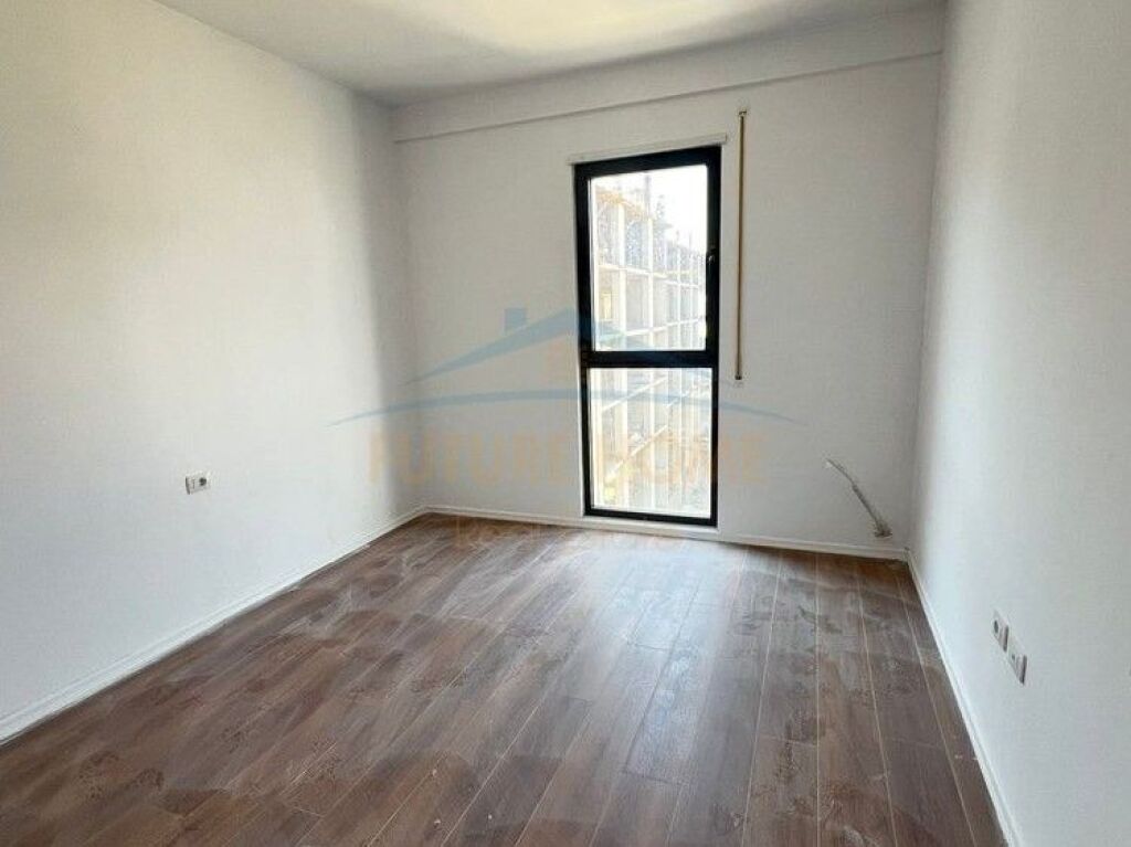 Shitet, Apartament 2+1+2+ Post Parkim, Rruga Sadik Petrela, Kompleksi ASL 2