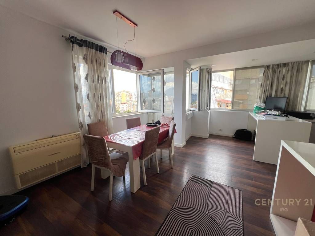 Shitet Apartament 2+1+2 te Selvia – Pallat i Ri me Ashensor