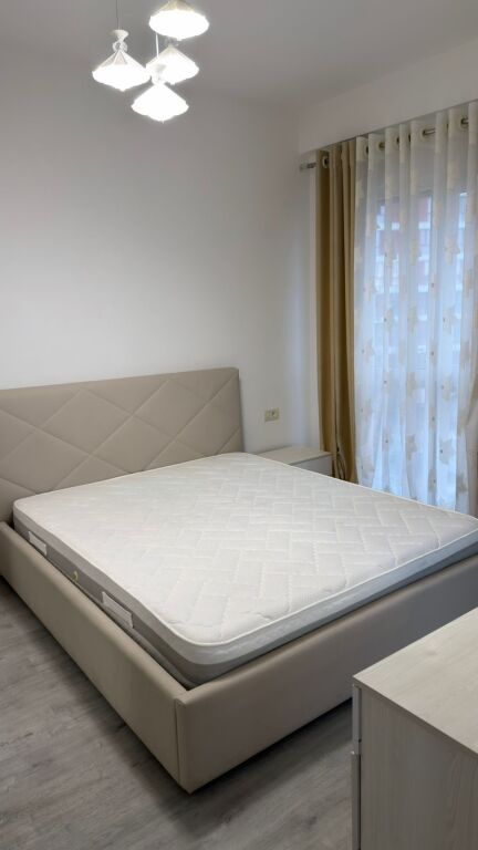 🏢Rruga 5 Maji,prane Emerald Center jepet me qera apartament 2+1  i mobiluar  700Euro    
