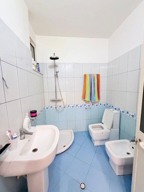 AFFITTASI APPARTAMENTO 2+1 VICINO ALL'UFFICIO POSTALE, DURRES