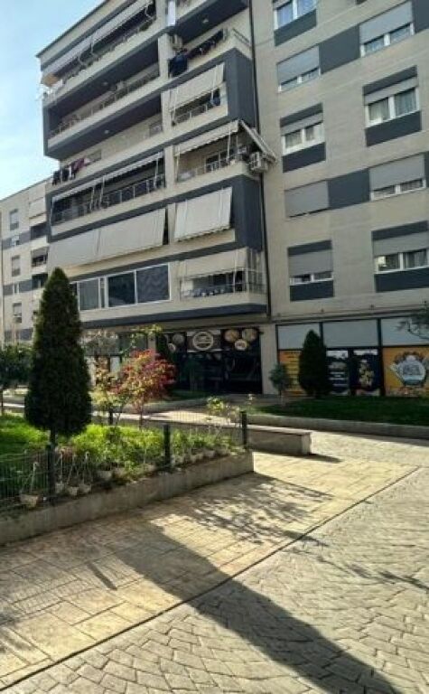 VENDESI APPARTAMENTO 2 + 1 + 2 CON VERANDA