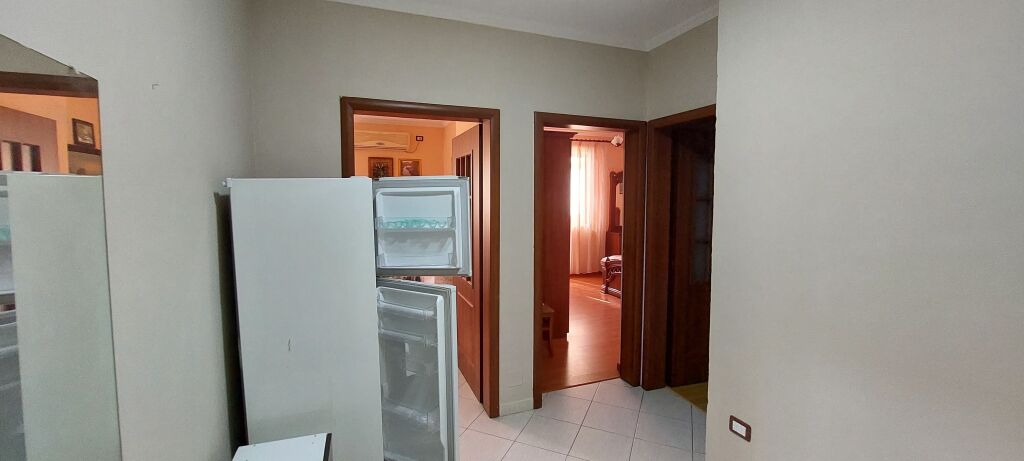 Jepet me qira 1+1 Te Pazari i Ri 400 mije leke