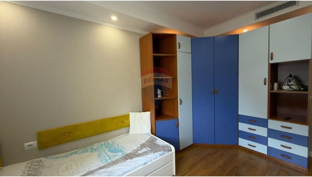 Apartament - Për Qira - Rruga Ismail Qemali, Tiranë
