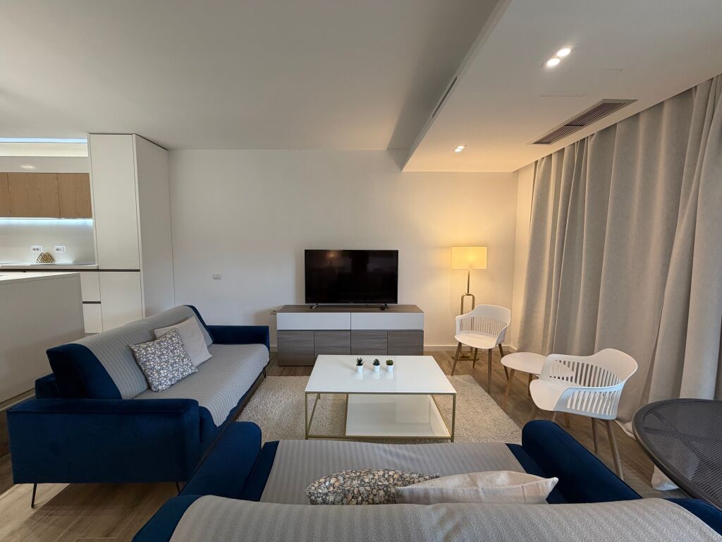 Jepet me qera vilë 3+1+oborr+garazhd në Rezidence Private në Mullet